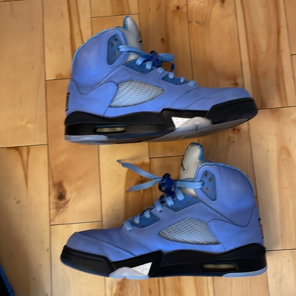 Air Jordan 5 UNC - Picture 3 of 6